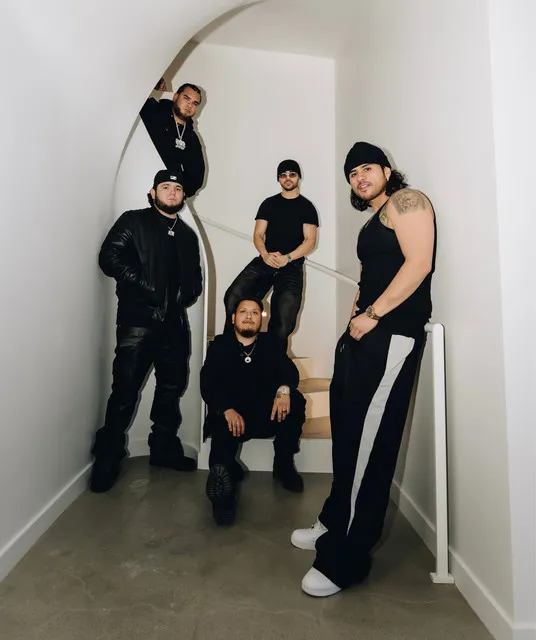 Los Mire Con Talento (En Vivo) by Fuerza Regida