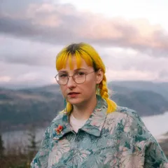 Tessa Violet, lovelytheband