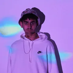 Aviv Barenholtz - אביב ברנהולץ