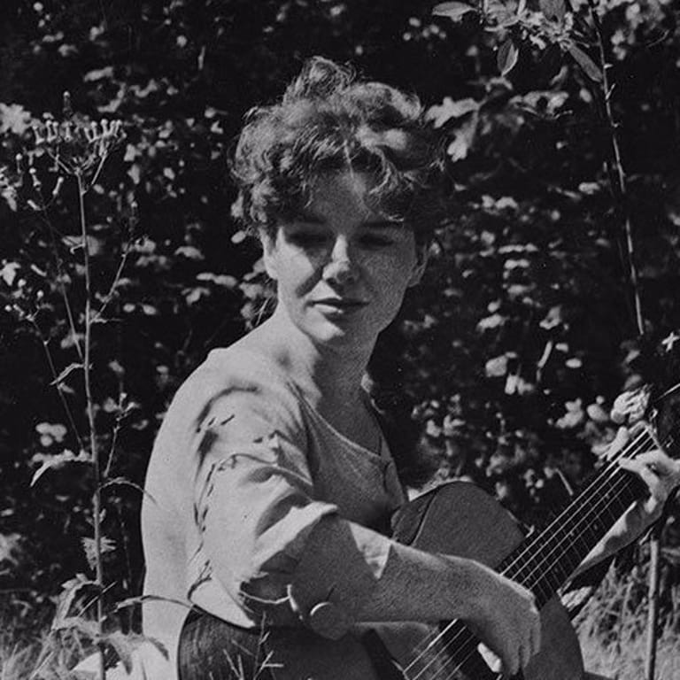 Bonnie Dobson