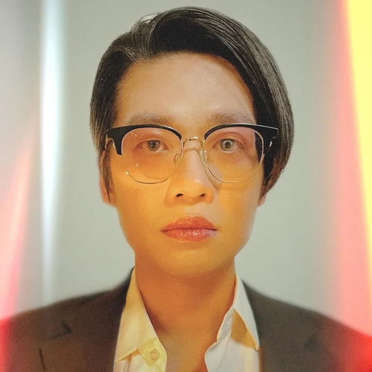 조휴일 (Cho Hyuil)