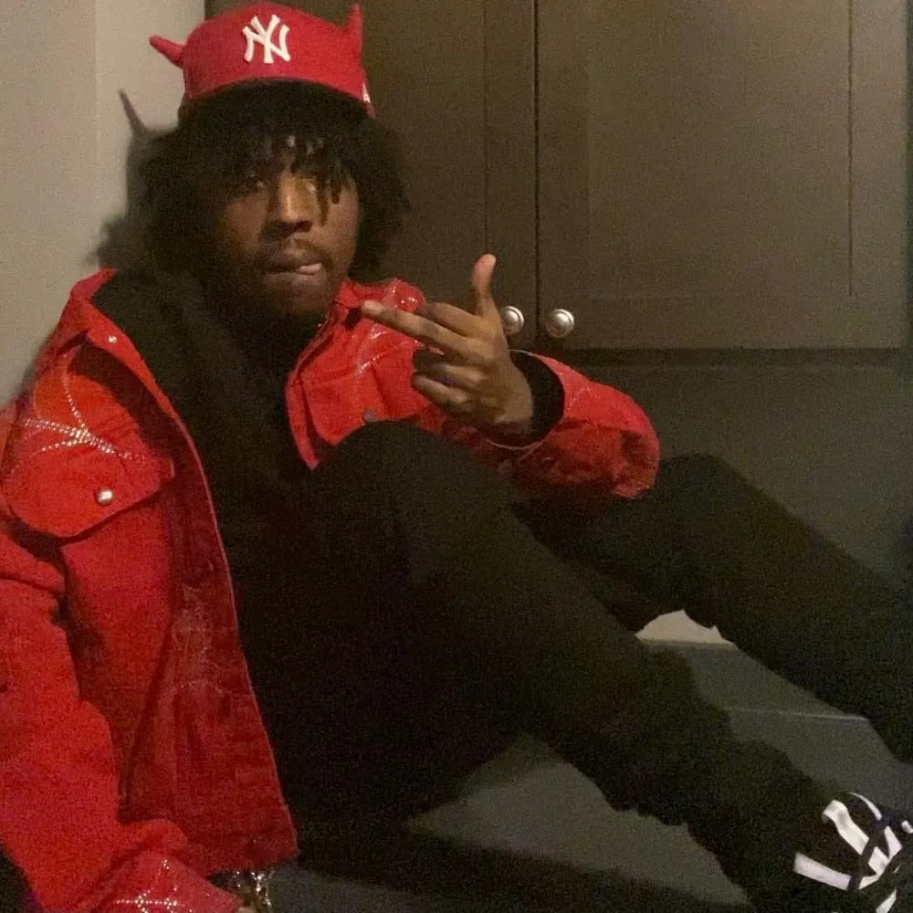 Dee B