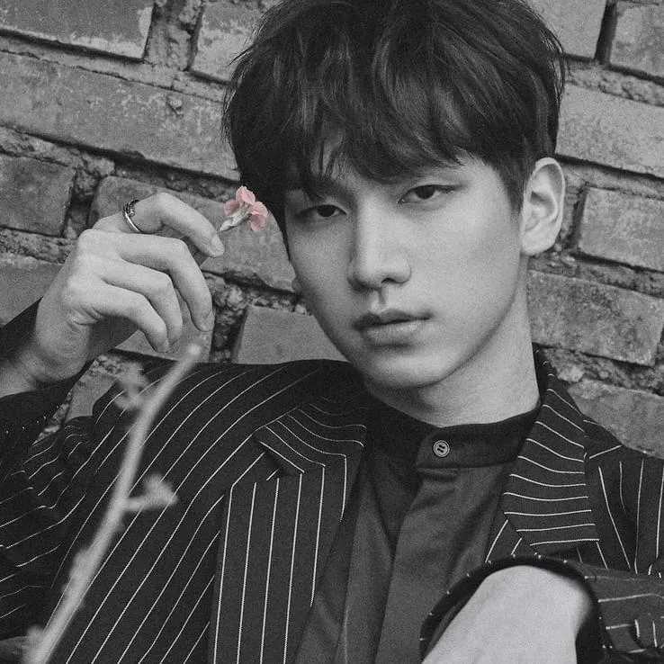 HYUK (혁)