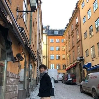 坂室賢一 (Kenichi Sakamuro)