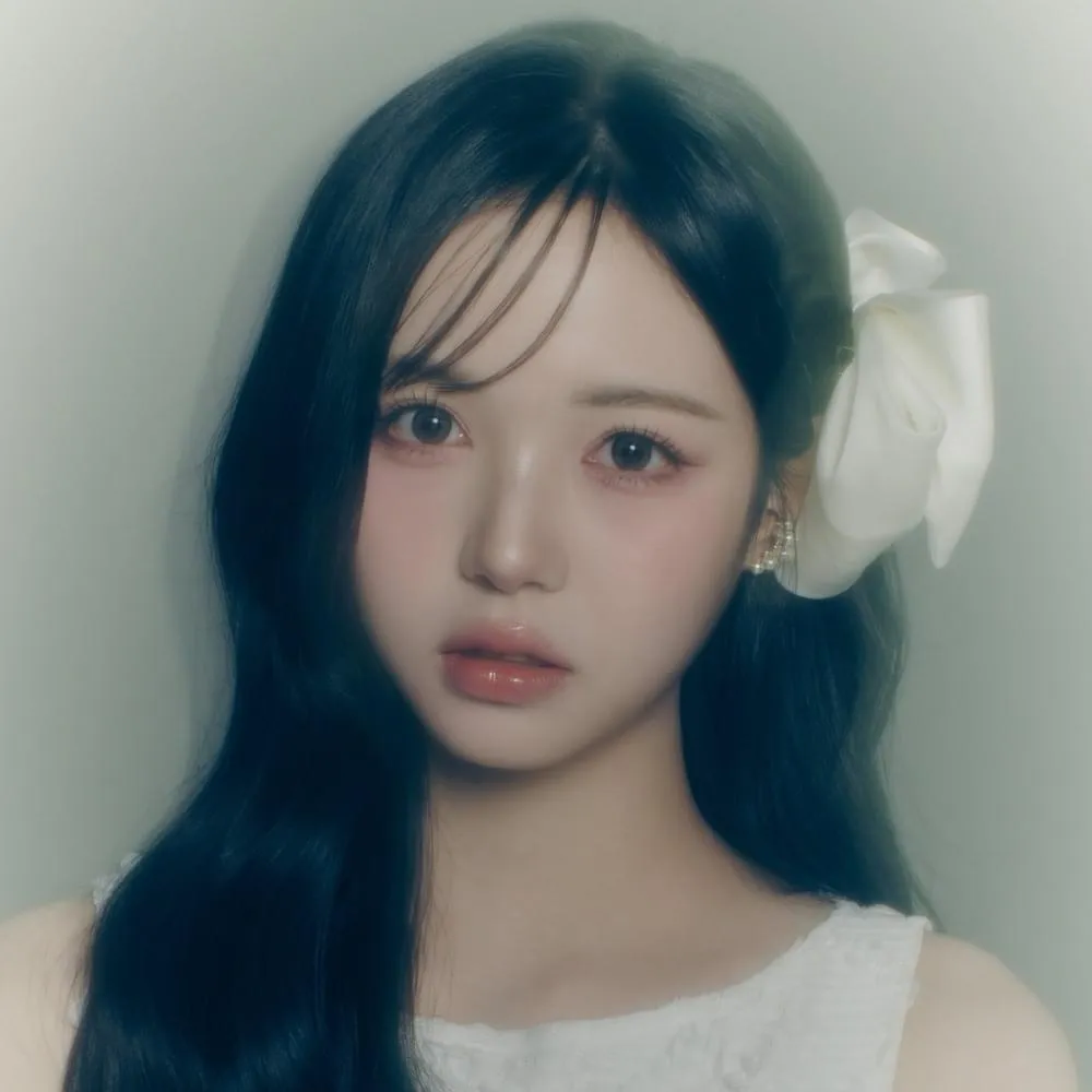 tripleS チェウォン　objekt fc E304 Chaewon 김채원 Kim ChaeWon (김채원) (tripleS) | Credits | Dork