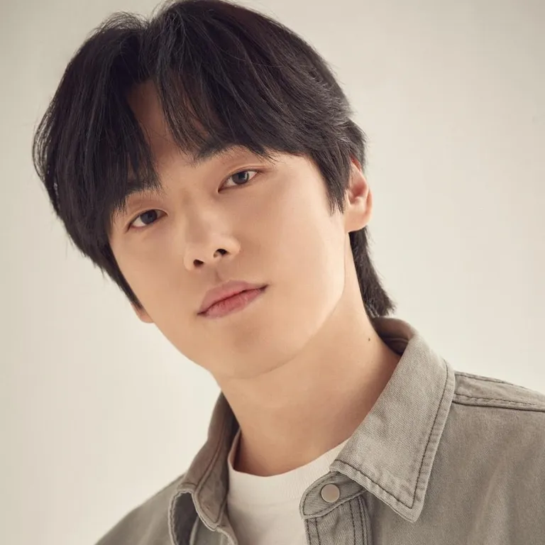 Kim Jung Hyun (김정현)