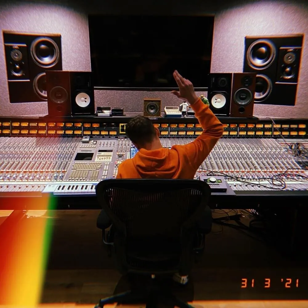 Lee (Producer)