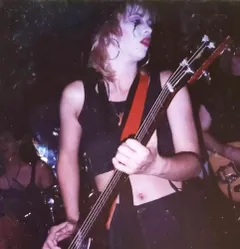 Lisa Roberts (Bassist)