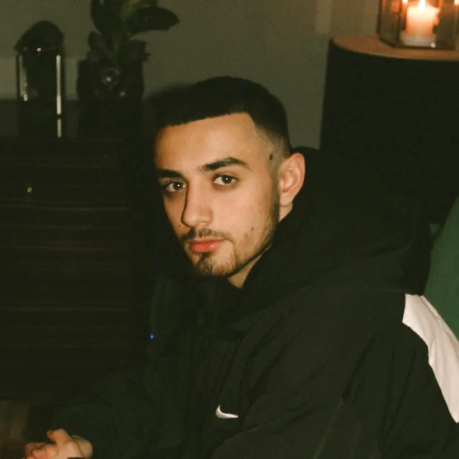 Nik D
