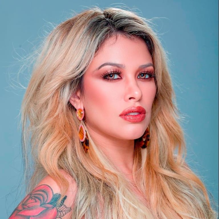 Nikki Valentine