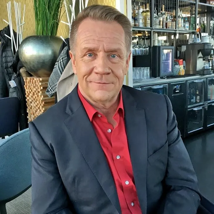 Olli Lindholm