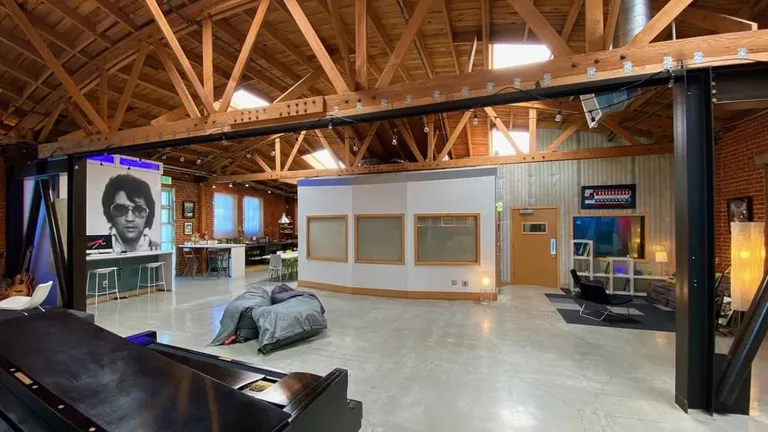 Resonate Music (Burbank, California)