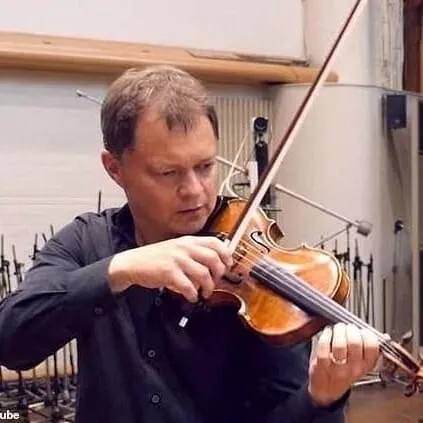 Steve Morris (Violinist)