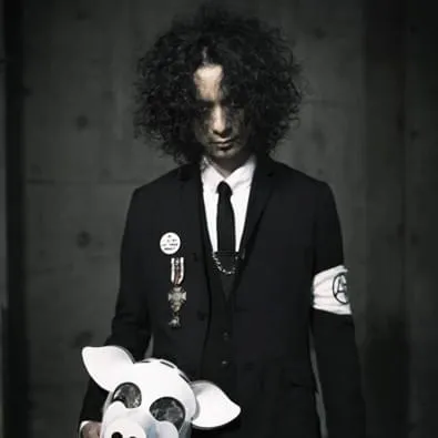 上田剛士 (TAKESHI UEDA)