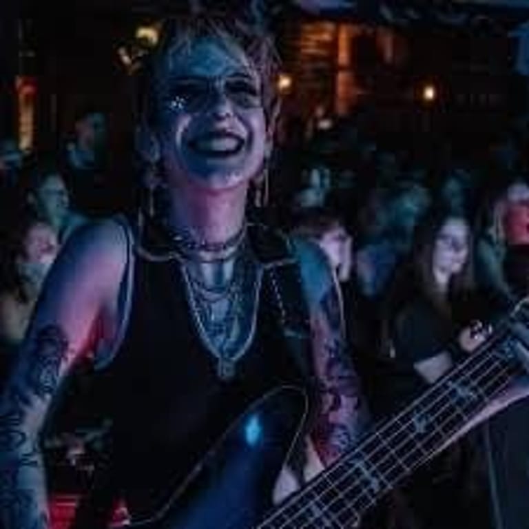 Tay (Bassist)