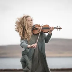 Una Sveinbjarnardóttir