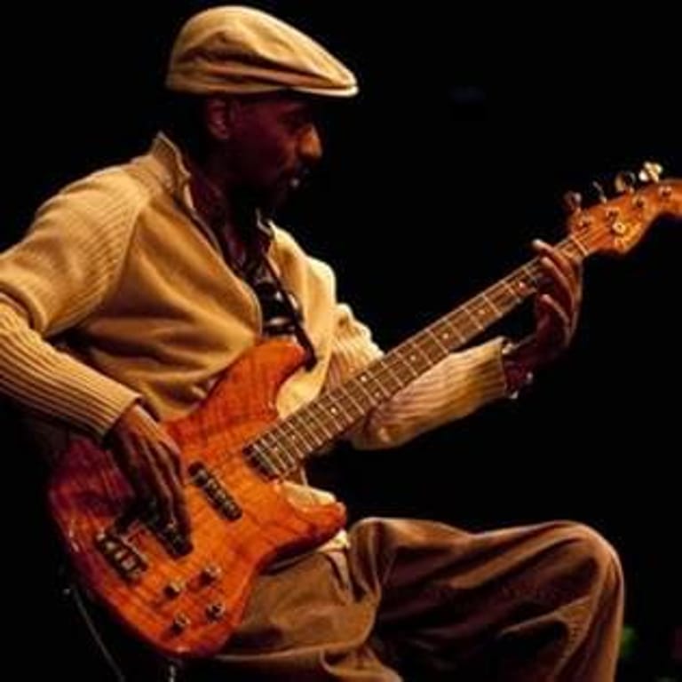 Victor Bailey