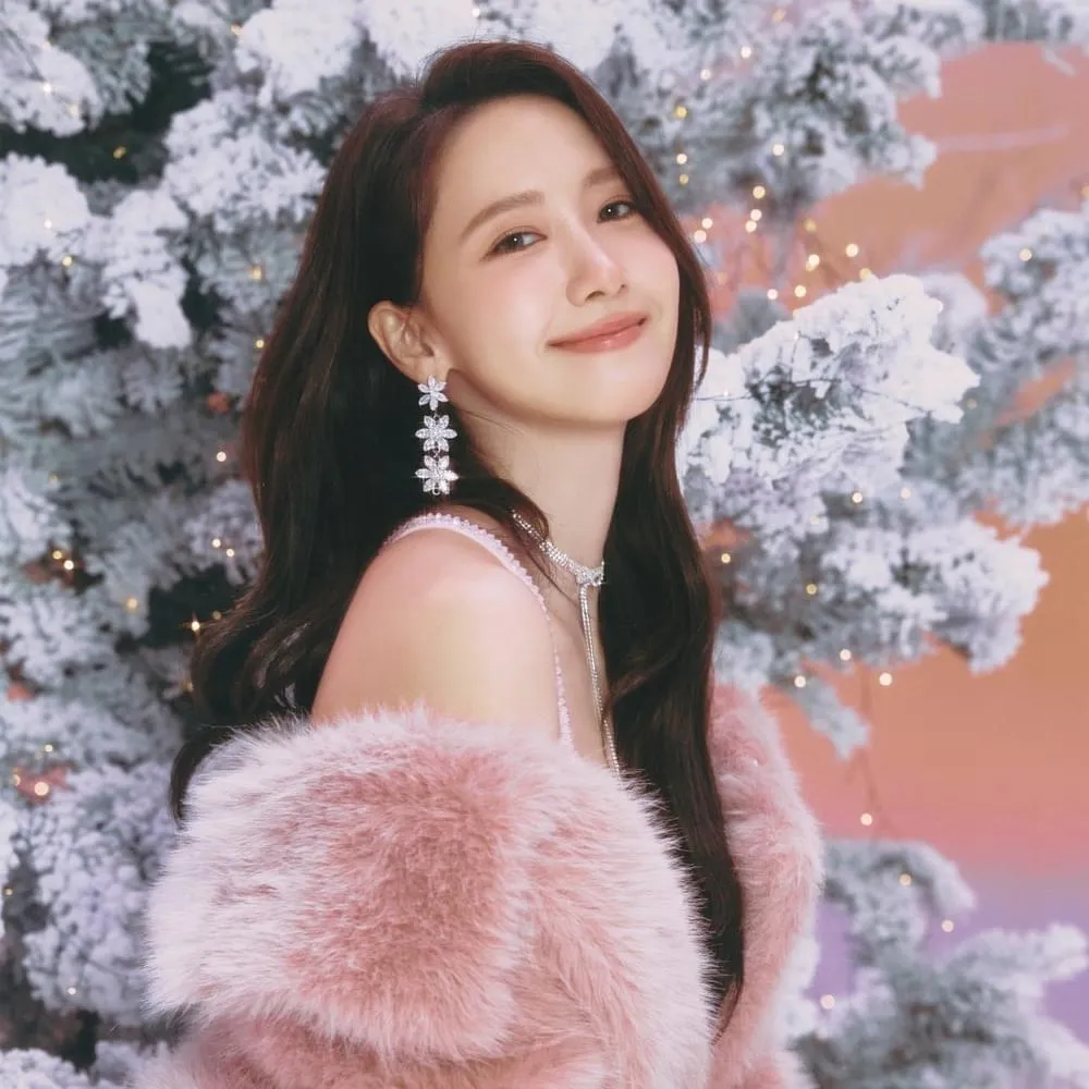YOONA