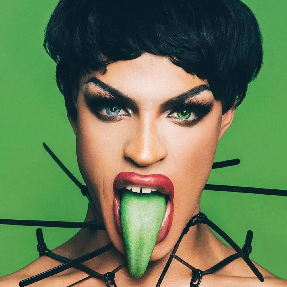 Yvie Oddly