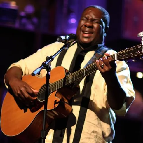 Vusi Mahlasela