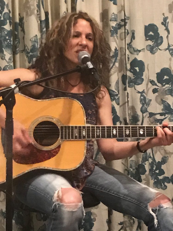 Brenda Kahn