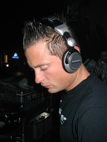 DJ Tom