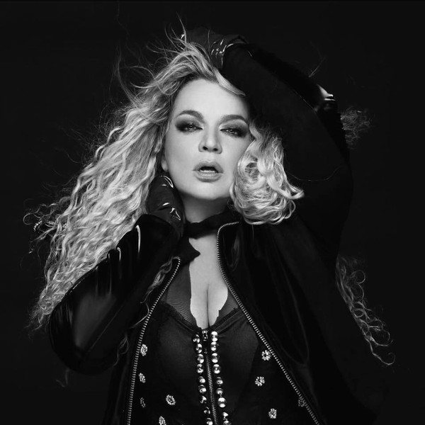 Ednita Nazario