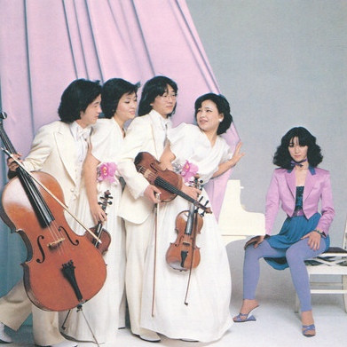 上田知華+Karyobin