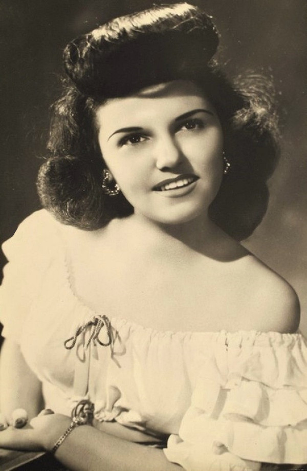 Lola Ameche