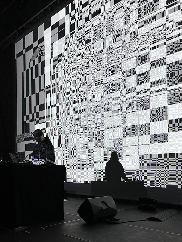 Ryoji Ikeda