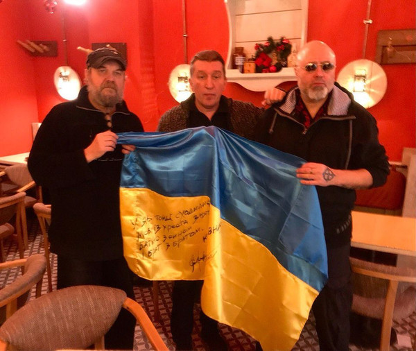 Кому Вниz