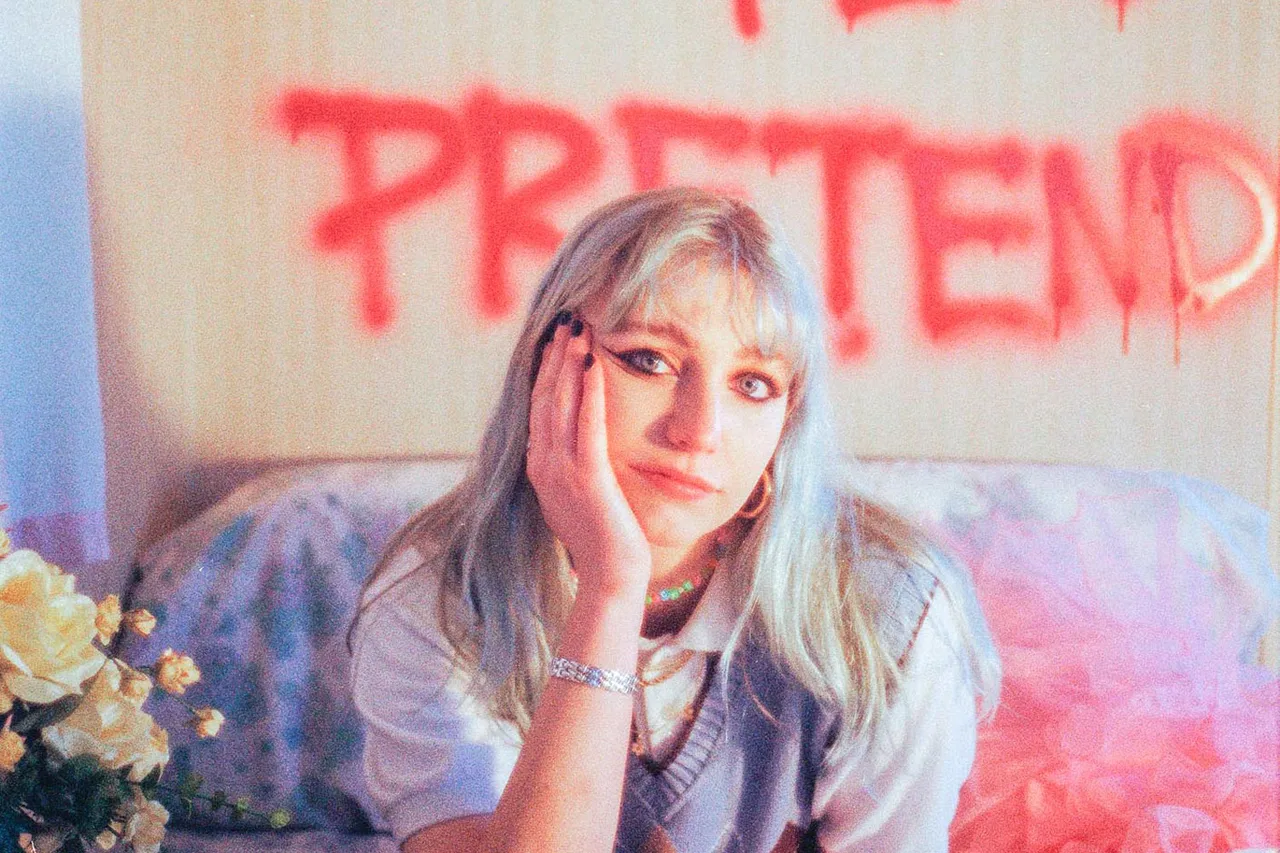 Abbie Ozard: "When I'm dead happy, I find it really hard to write. PLEASE someone have a go at me"