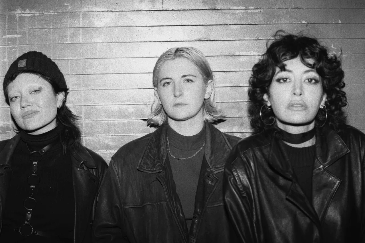 deep tan: "Respect to the underdogs"