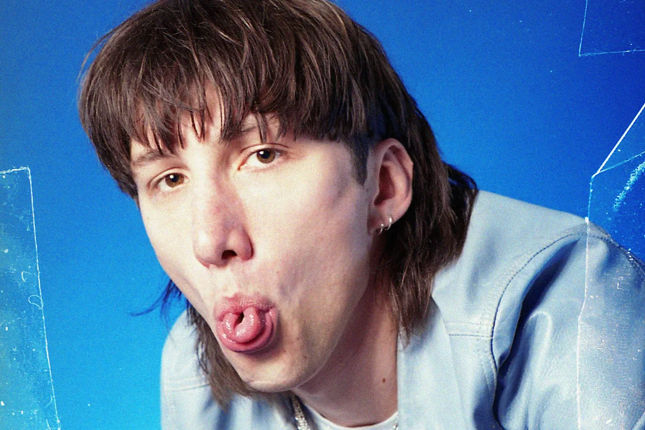 Joey Maxwell: "What's more romantic than a sax breakdown?"