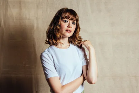 Maisie Peters: Signed, sealed, delivered