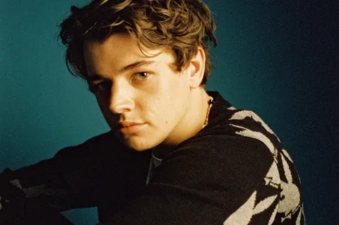 Thomas Headon can surf, 'FYI'