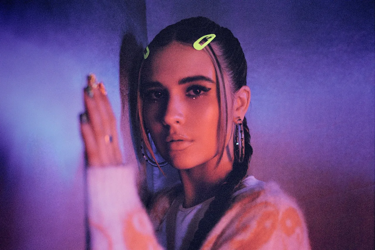 Mimi Webb: "I'm creating my sound and pushing my limits"