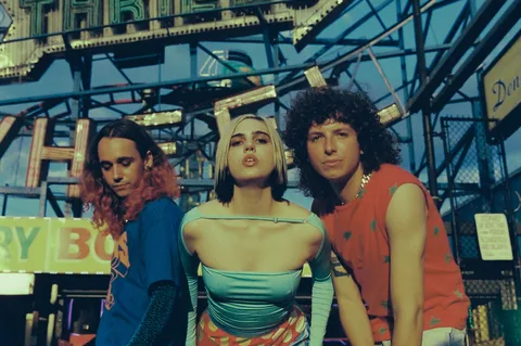 Sunflower Bean: Roll the dice