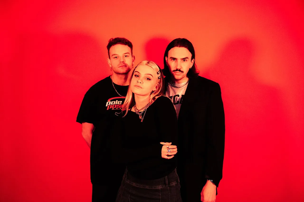 swim school get angry to kick against the sexist pricks with their new righteous rager 'Delirious': "I'd had enough"