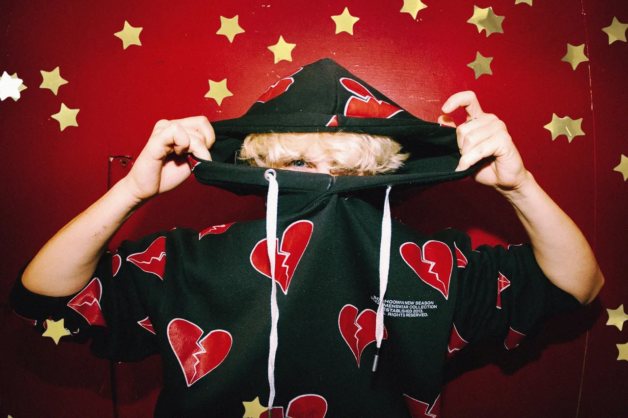 NOAHFINNCE: "You shouldn't have to compromise who you are to make other people happy"