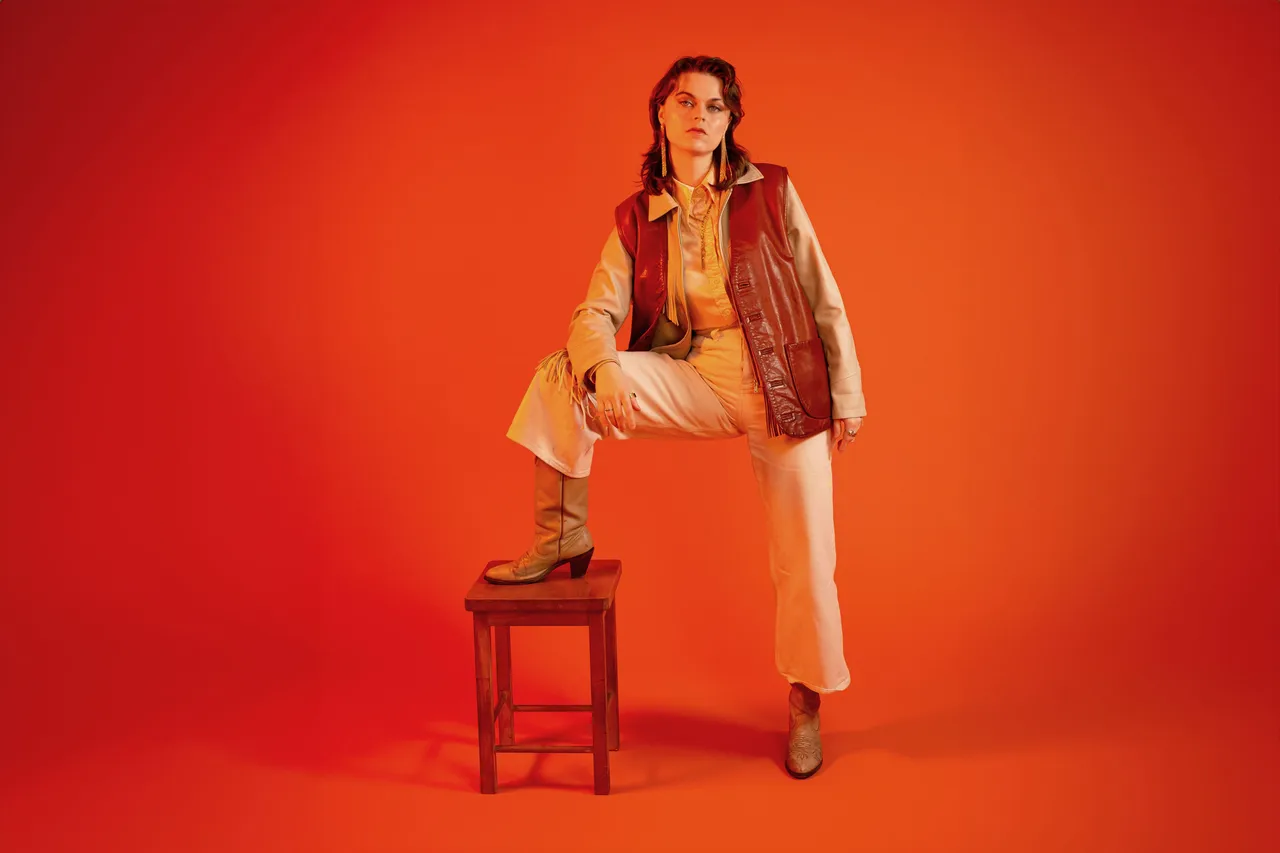 "I feel like I've had ten years of experiences in two" - Ellie Dixon is a future alt-pop legend from her own bedroom