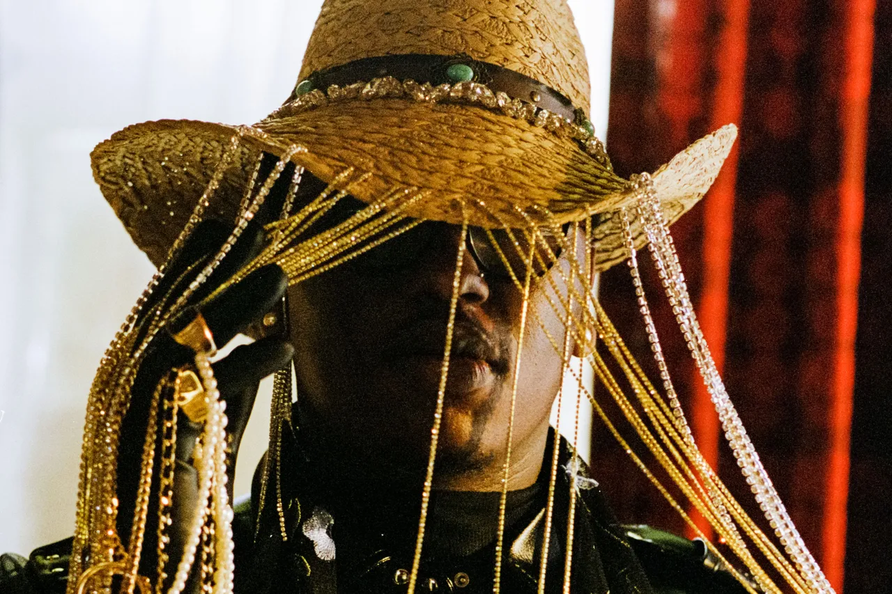 SIPHO tickles his funk itch with "awesome, evil, bombastic" new track, 'LOCK IT IN (NO REGRETS)'