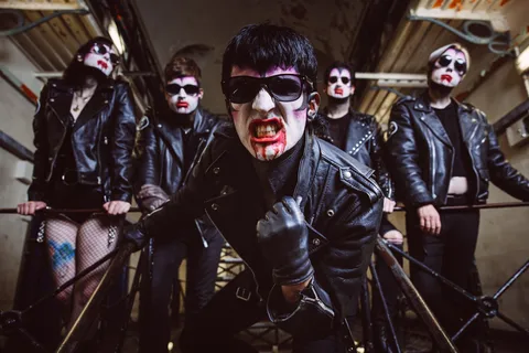 Creeper: "The world needs less people who take themselves so seriously"