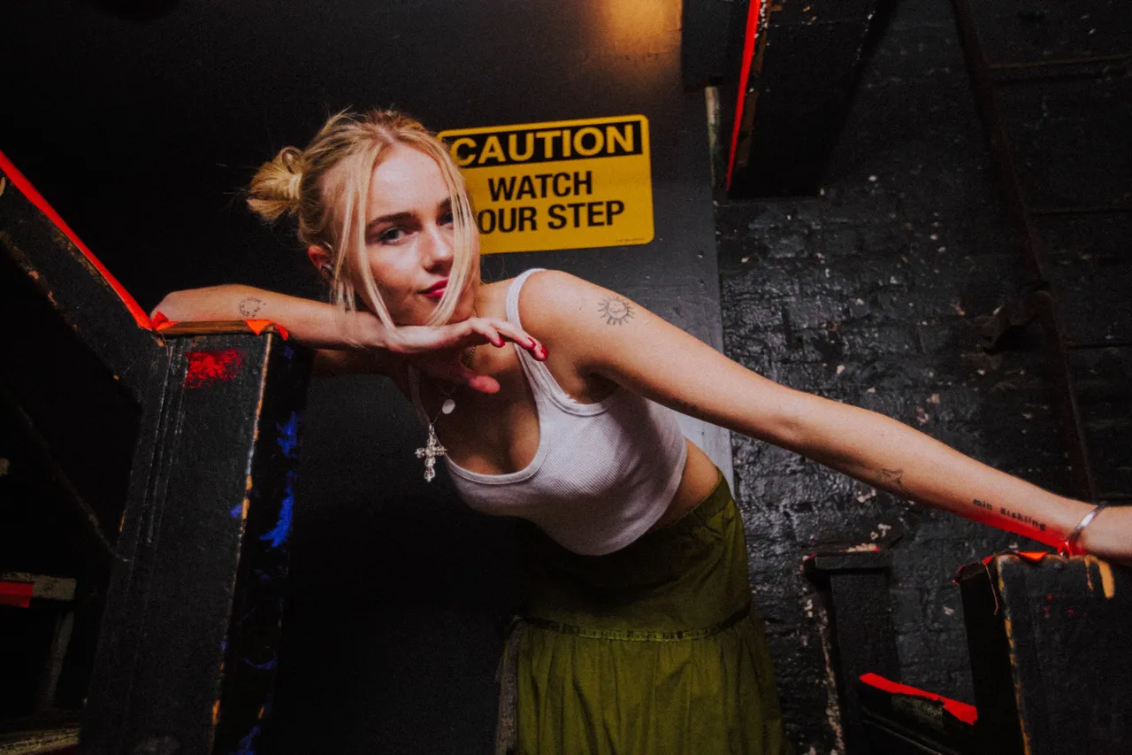 Claire Rosinkranz: Swinging at the stars