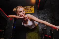 Claire Rosinkranz: Swinging at the stars