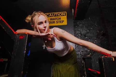 Claire Rosinkranz: Swinging at the stars