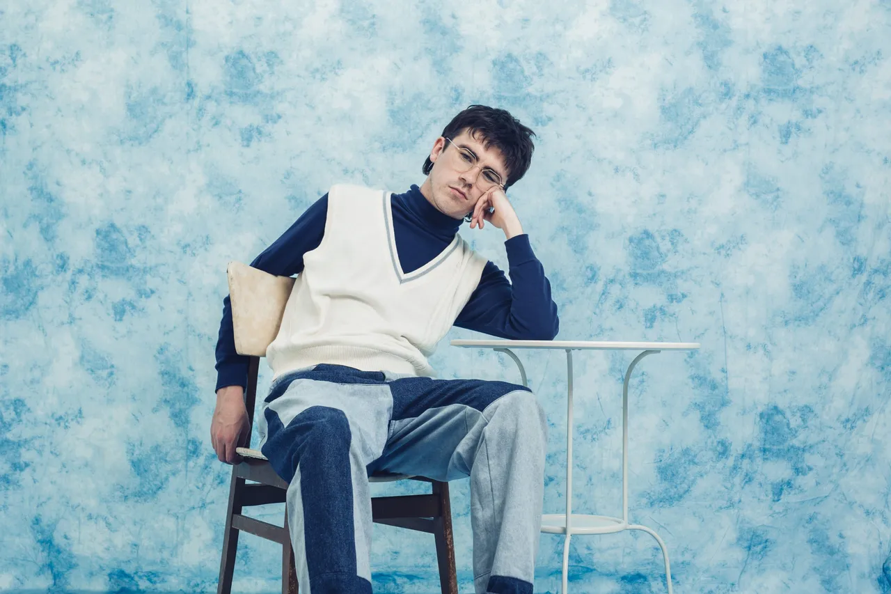 Declan McKenna: Beach boy