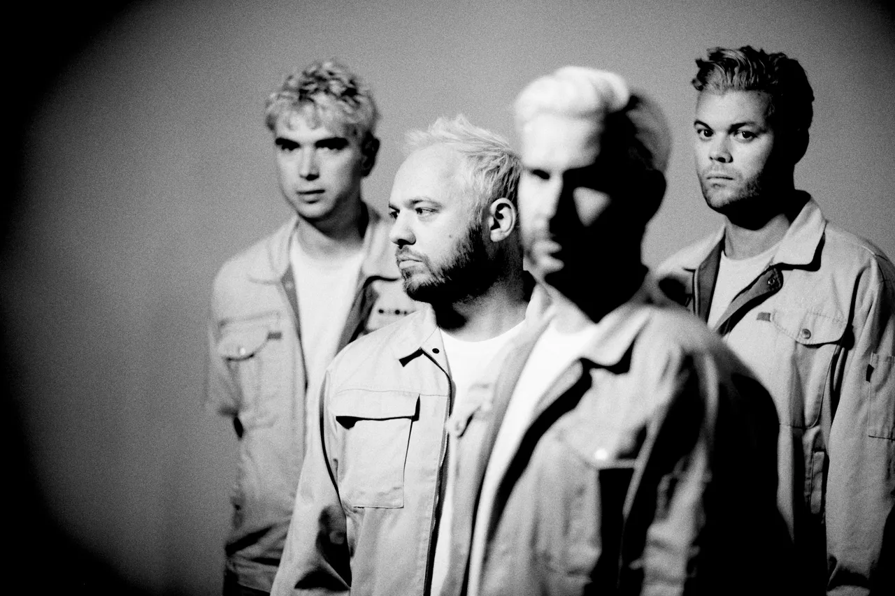 Everything Everything: Making mountains