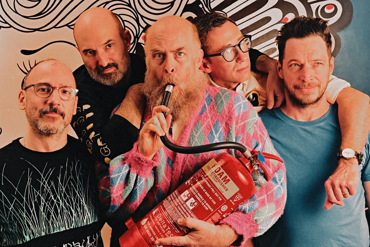 The Return of the Art-Punk Kings: Les Savy Fav are back! Back!! Back!!!