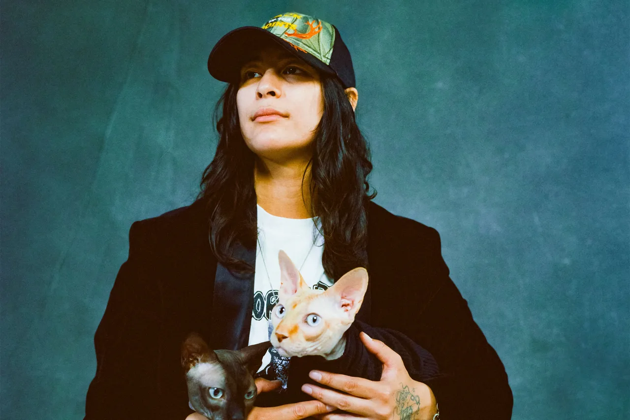 zzzahara's 'Spiral Your Way Out' turns bedroom pop inside out